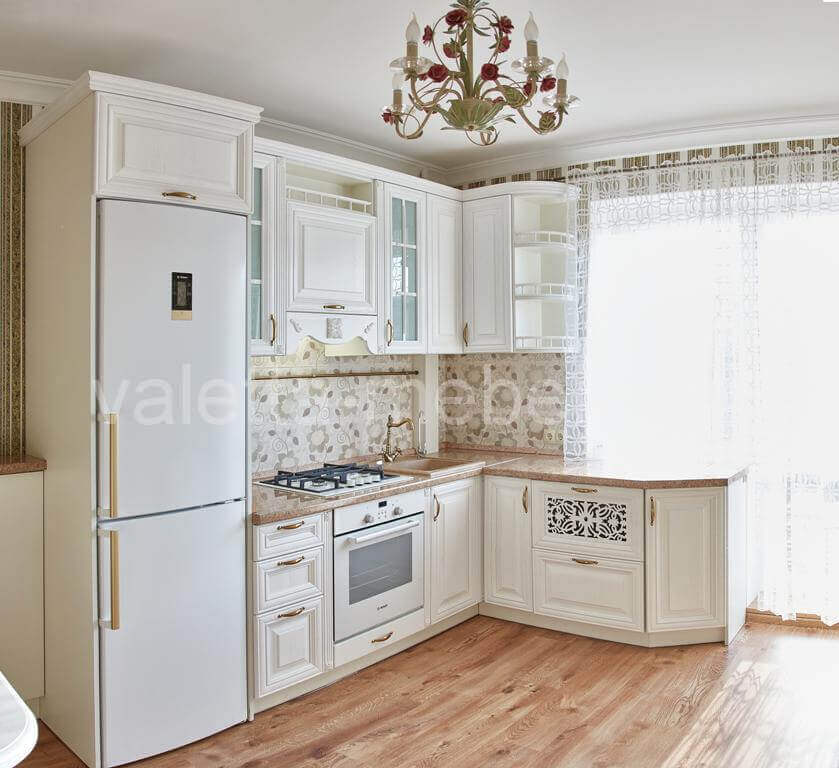 Кухня из массива дерева на заказ в Калининграде: Валетта-мебель