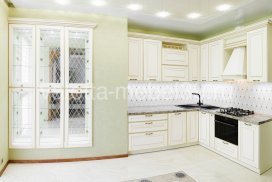 белая кухня из массива дерева от Валетта-мебель